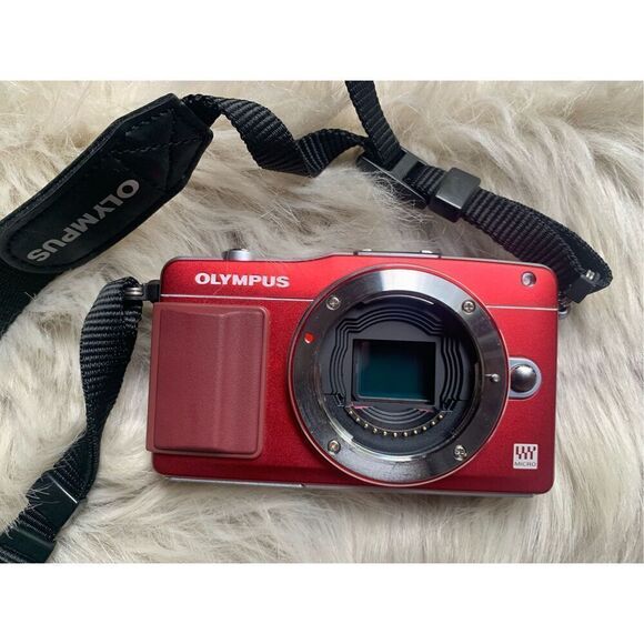 Olympus PEN Mini E-PM2 Digital Camera Including Lens 14-42mm and 40-150mm - Picture 2 of 10